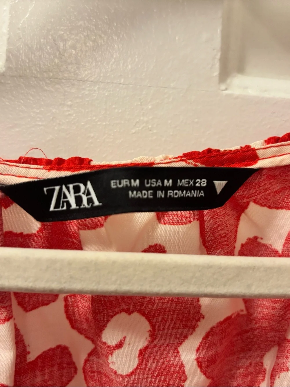 Zara Red and White Floral Puff-Sleeve Maxi Dress - Picture 4 of 7
